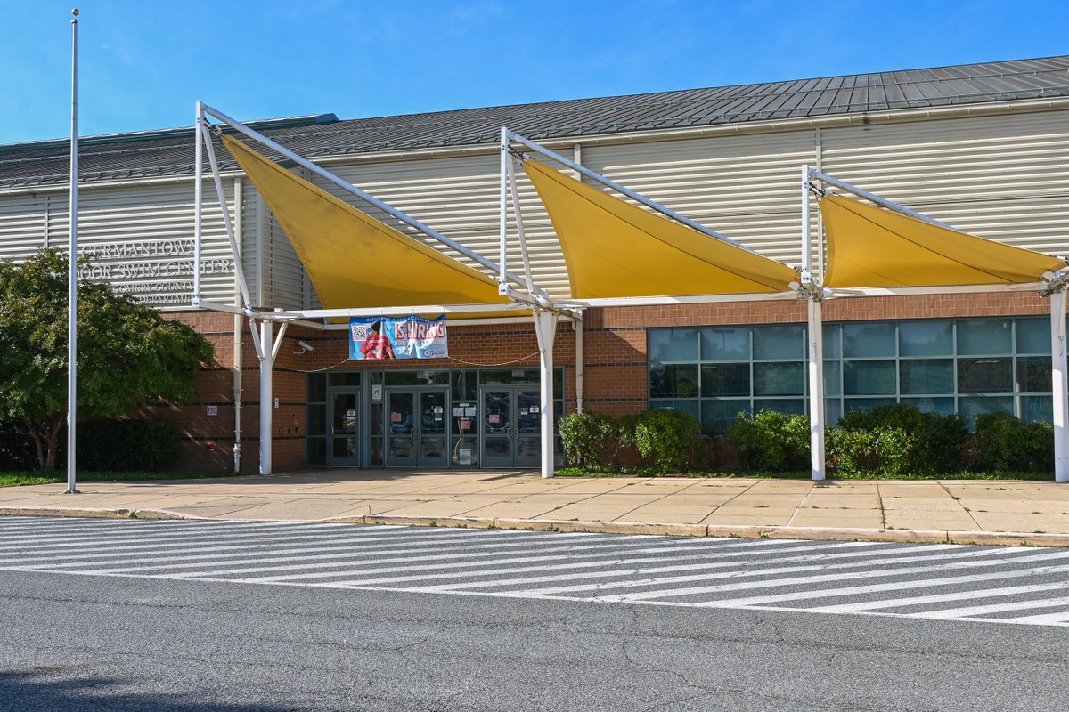 MoCoRec's tweet photo. Important center information for July 3 and 4! 

✅ Outdoor pools open (11 a.m. - 2 p.m. and 3 - 6 p.m.)
✅ Indoor aquatic centers July 3
❌ Indoor aquatic centers closed July 4
❌ Recreation/Senior Centers Closed July 3/4 (a few sites open for cooling: https://t.co/EUX2LRM0d6) https://t.co/ENNRTwKSjN