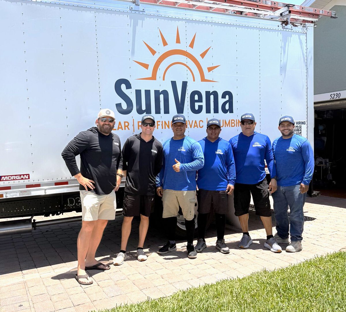 Qcells_NA's tweet photo. 🏡 When our team recommends Qcells, they trust it enough to put it on their own roof.

Our Key Account Manager, Nick Mobley, recently installed Qcells AC Modules + the new Q.HOME CORE G3 battery system, expertly installed by @SunVenaSolar. 

If you could choose one energy upgrade for your home, would it be solar, battery storage, or both? 👇