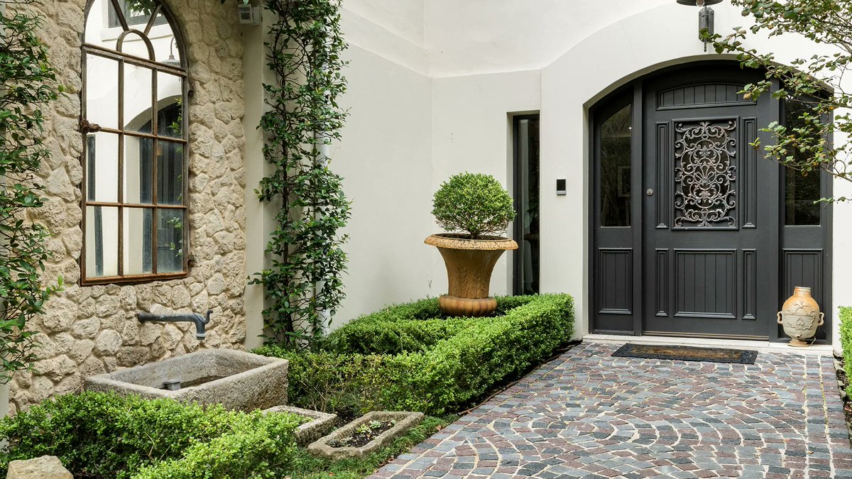 LUXRE's tweet photo. Ideally positioned opposite the sweeping parklands of Vaucluse House and moments from the eastern suburb beaches and Sydney Harbour National Park.

🗝️ The Agency Real Estate Australia | Expressions of Interest | https://t.co/p51904LfOw https://t.co/PYDhYiHRLU