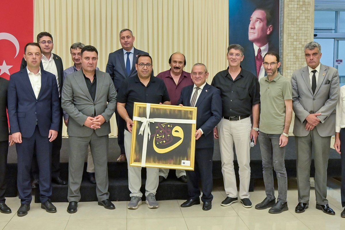 Mentesemem's tweet photo. Menteşe Kaymakamımız Sayın Mehmet Eriş İçin Veda Programı Düzenlendi

Manisa Vali Yardımcılığı görevine atanan Menteşe Kaymakamımız Sayın Mehmet Eriş için, Muğla Öğretmenevinde veda programı düzenlendi.

Programa ilçe protokolü, kurum amirleri, okul müdürleri ve Kaymakamlık personeli katıldı. Programda, Sayın Kaymakamımız Mehmet Eriş’in Menteşe’de görev yaptığı süre boyunca ilçemize ve eğitim camiasına sunduğu değerli hizmetler ile özverili çalışmaları vurgulanarak kendisine teşekkür edildi.

Samimi bir atmosferde gerçekleşen program, Sayın Kaymakamımız Mehmet Eriş’e yeni görevinde başarı dileklerinin iletilmesiyle sona erdi.

Bugüne kadar ilçemize sunduğu kıymetli hizmetlerden dolayı Sayın Kaymakamımız Mehmet Eriş’e teşekkür ediyor, yeni görevinde başarılı hizmetlerinin devamını diliyoruz.