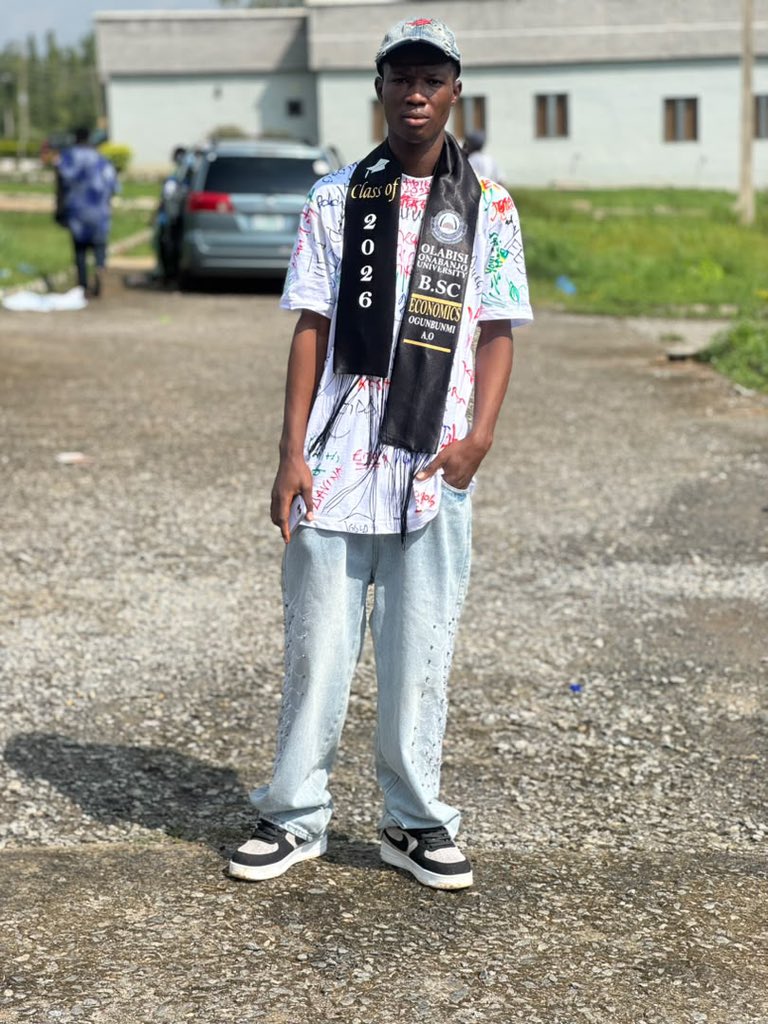 h_classiq0's tweet photo. anyway

B.S.C in Economics Bagged!🎉🎓 https://t.co/fnnSTLCsXH