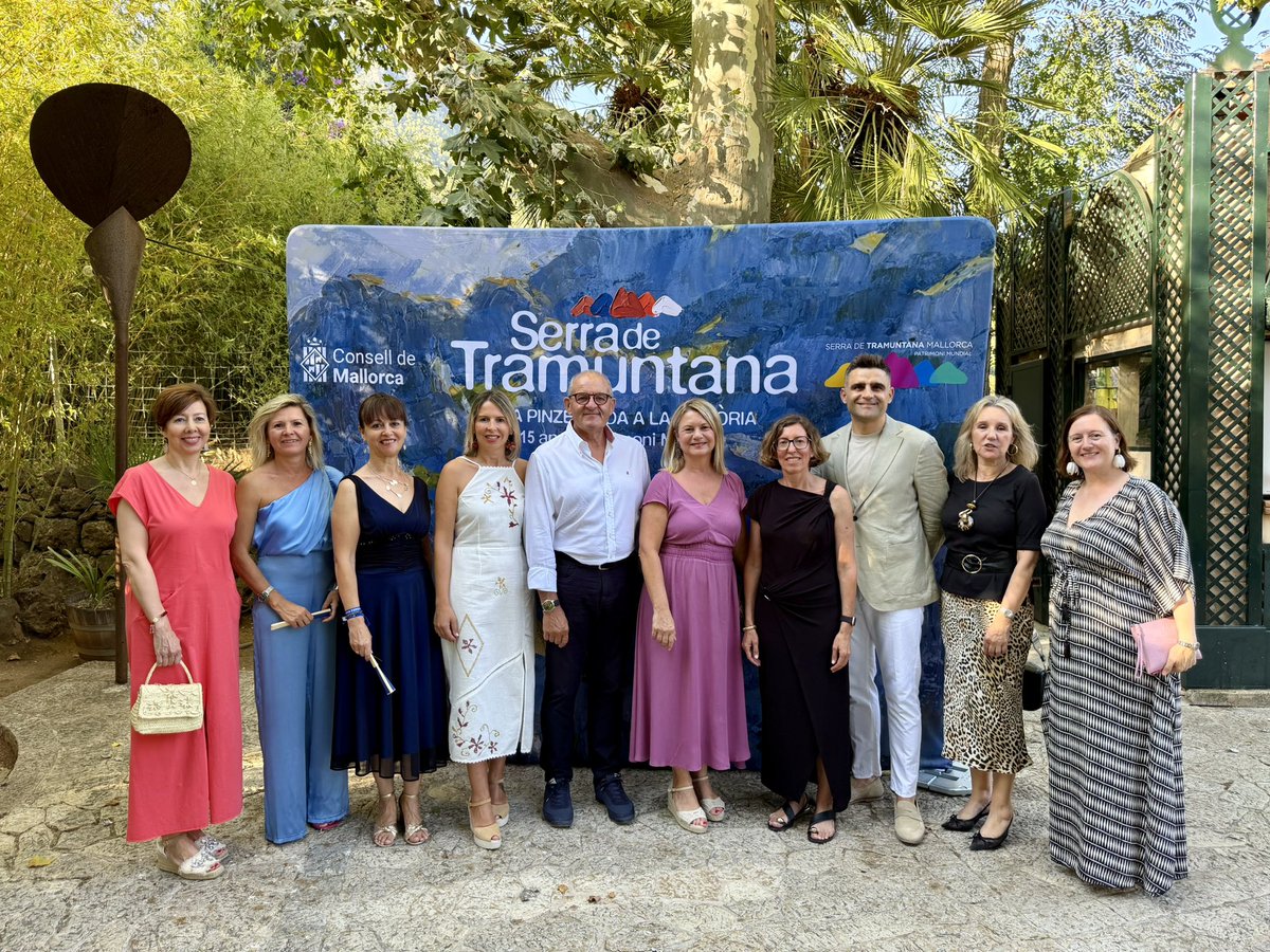 PPdeMallorca's tweet photo. ⛰️ La Serra de Tramuntana és molt més que un paisatge. És el llegat de totes les persones que, generació rere generació, l’han cuidada, transformada i mantinguda viva.

Avui hem assistit a un emotiu acte d’homenatge a dotze persones estretament vinculades a la Serra, en reconeixement a la seva dedicació i al seu compromís amb aquest patrimoni únic.

💙 Perquè darrere cada marge, cada olivera i cada camí hi ha homes i dones que han fet possible que avui la Serra sigui Patrimoni Mundial.