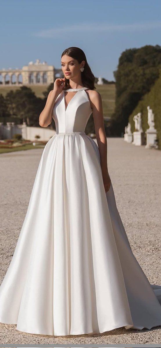 Monica_Bahaa's tweet photo. Oooh I always wanted to brag about this 🥰
The inspiration                The dress https://t.co/4MwYXFX0wV