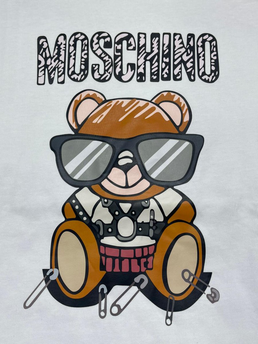 Ndaedzoh3's tweet photo. Moschino t-shirt 🔌 https://t.co/KDuQa9VwRG