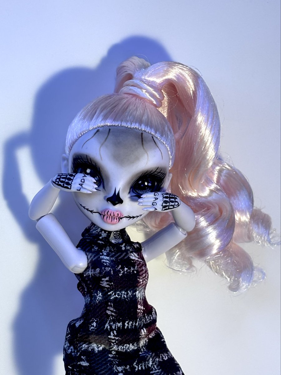 droodoll's tweet photo. 𝓑𝓞𝓡𝓝 𝓣𝓗𝓘𝓢 𝓦𝓐𝓨 🌈🖤🏍️🧟‍♀️ https://t.co/9UQgeIydc6