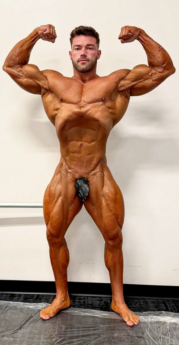 BodybuildersHOT's tweet photo. π https://t.co/TEVoesgJes
#bodybuildingbackstage #tanningsession #bodybuilding #culturismo #palestrato #culturista
#tan #bronzed #backstage #muscles #bodybuildingtan #protan #ifbbpro #bodybuilder #tannedmuscles https://t.co/wqv3dDL91I