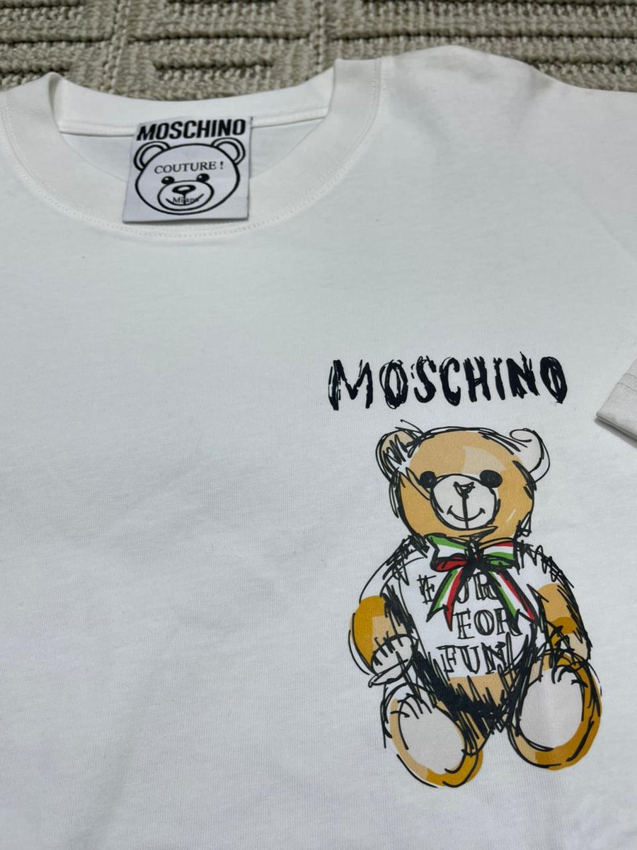 Ndaedzoh3's tweet photo. Moschino https://t.co/5NWfz4u6KH