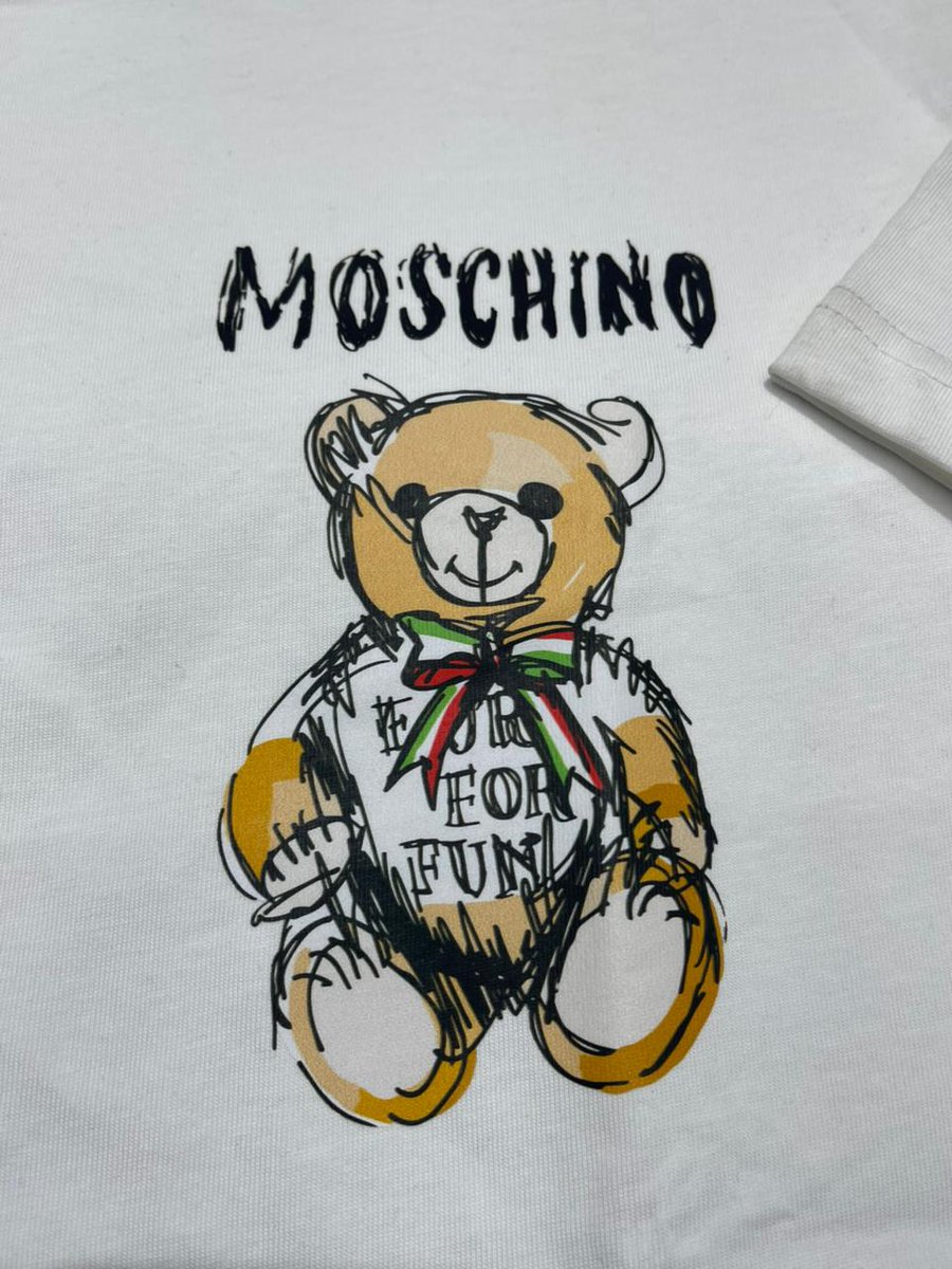 Ndaedzoh3's tweet photo. Moschino https://t.co/5NWfz4u6KH