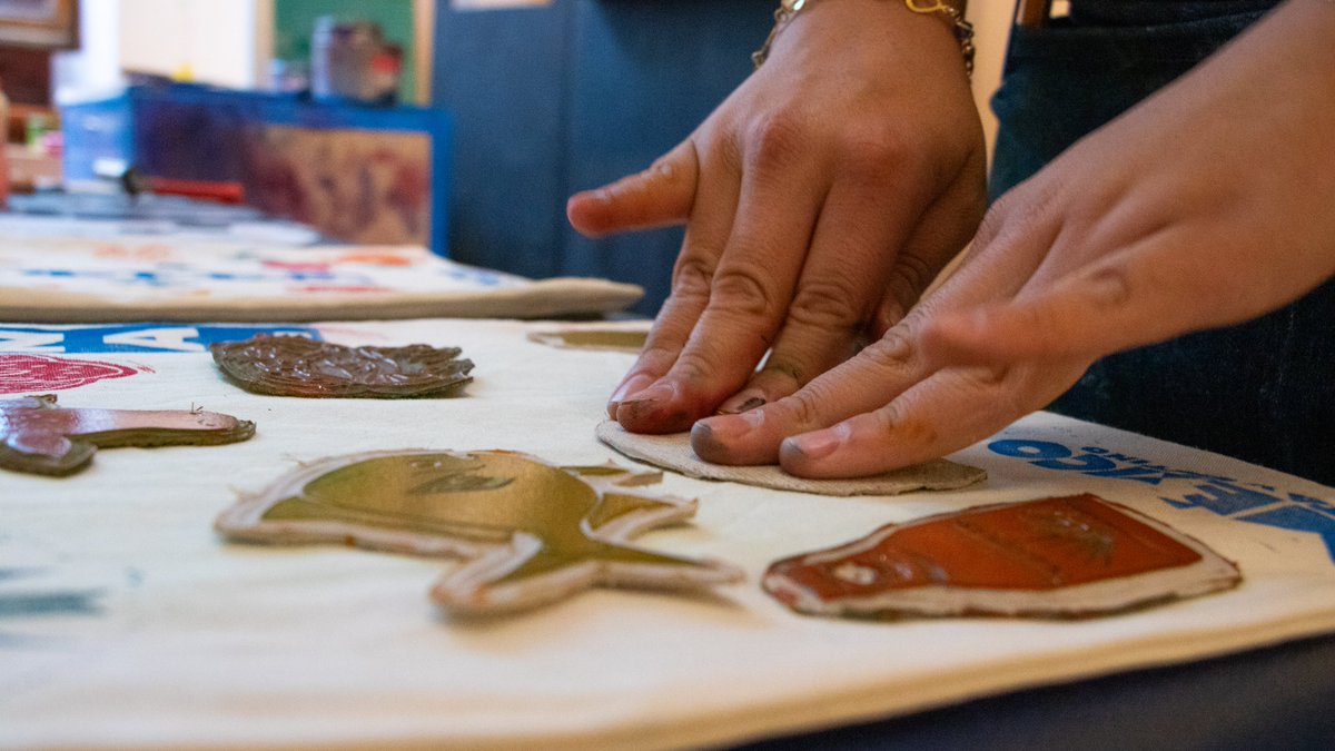 MUNALmx's tweet photo. ¡Ven y estampa tu propia bolsa con el arte del MUNAL!

Diseña una pieza única inspirada en "México: ruta y destino" 🇲🇽🧳🏖

📍 Laboratorio de Arte
📅 Viernes, sábados y domingos
🕰️ 12 a 15 h
🎟️ Donativo: 70 pesos https://t.co/Qkye5RhAJm
