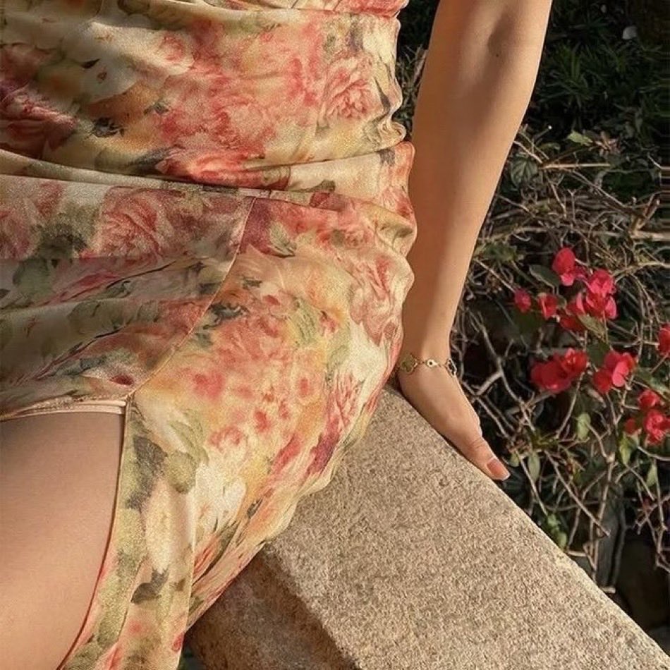 Fuzuli_hayati's tweet photo. « J’ai beau te chercher ô belle rose je ne ressens même plus ton parfum au cœur de mon jardin secret. 

Et pourtant…

J’ai beau chercher à t’oublier ô belle muse mon cœur me rappelle combien ta place est unique en son sein. »

Fuzûlî https://t.co/RsuNnebYBp