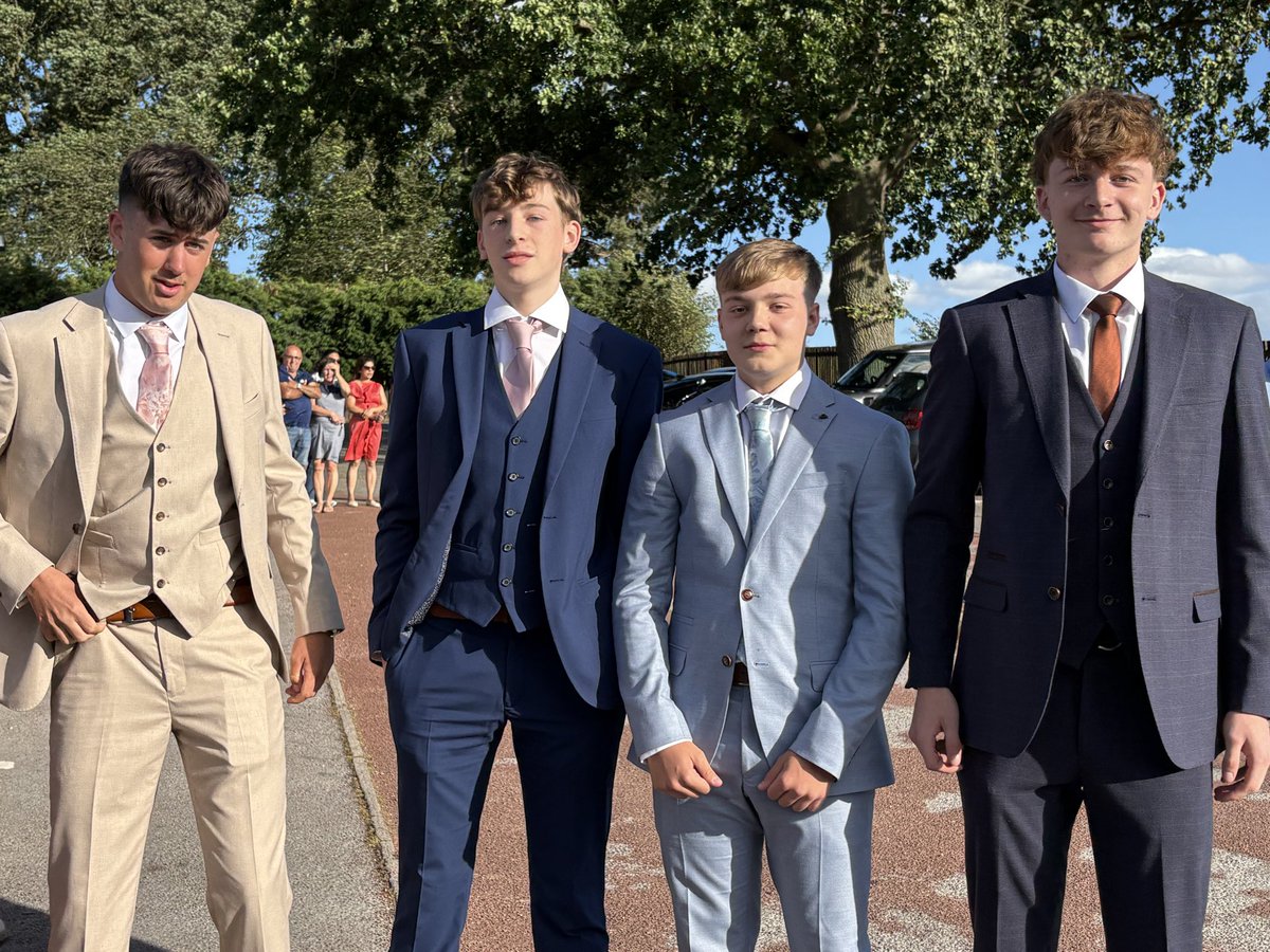 PATCarletonHigh's tweet photo. More amazing arrivals to #CHSProm2026 https://t.co/RvyR7aiQuR