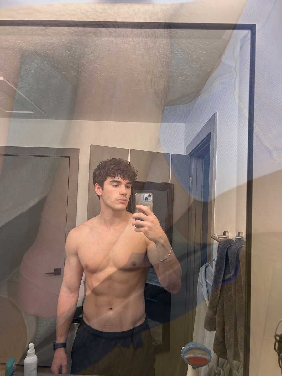 natedoesof's tweet photo. so uh.. is this how u do the trend? 😅 https://t.co/QVW0QPfwXp