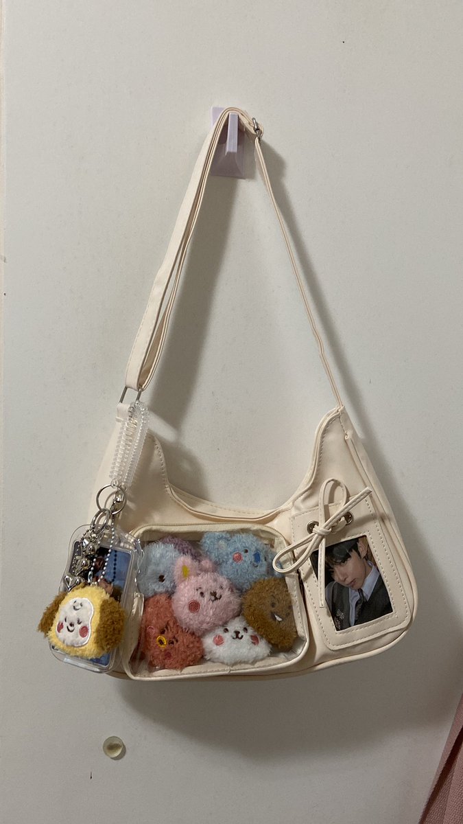 jksback's tweet photo. MINHA BOLSA VEY✨✨✨ https://t.co/CJC9U7Bqu6