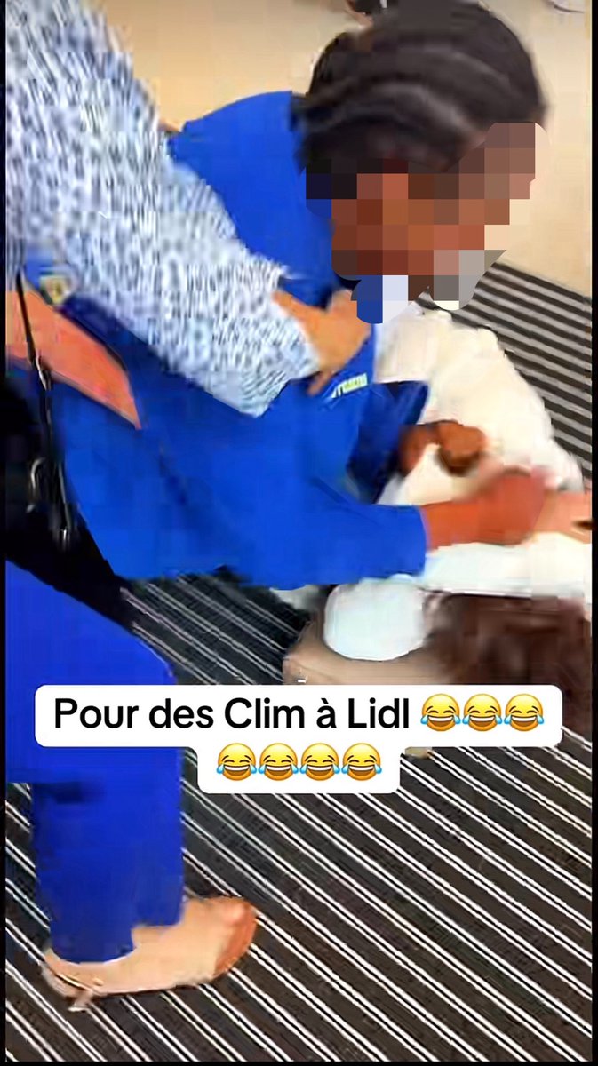 paskiysab's tweet photo. Les bagarres pour les ventilateurs en ce moment Ekie 😆🤣. Vos ventilateurs de l’année dernière sont périmés ? https://t.co/n5eDhGCBkM