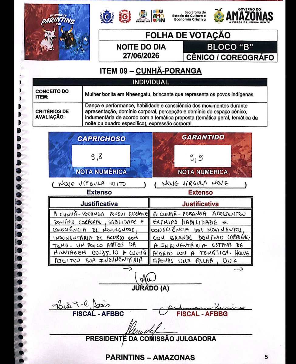 fb_brandao7's tweet photo. E a justificativa da Marciele perder - 0,2 foi por supostamente ajeitar a indumentária, e a contrária - 0,1 pq ajeitou o cabelo.

Todo ano a mesma história. Em 2024, a Marciele fez história com uma transmutação impecável da Boiuna, e a contrária virou meme. No fim, empate. https://t.co/skVCpO2IRr