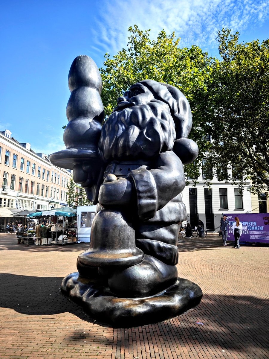 chrisbu03352910's tweet photo. #AlphabetChallenge #WeekZforZany
Gnome in Rotterdam with a couple of zany 'hats'?🫣☺
📸 https://t.co/P4lAlZSXXX
