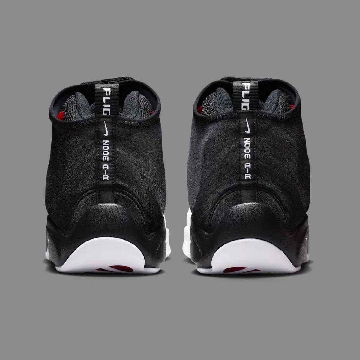 JustFreshKicks's tweet photo. OFFICIAL PHOTOS: Nike Air Zoom Flight 98 “The Glove” 🥷🏻

🗓️ July 31st
💰 $170 https://t.co/hNzOoeSChU