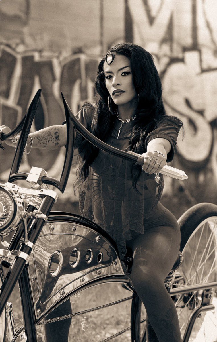 HerSovereignWay's tweet photo. The baddest. https://t.co/k00iH7s4HB