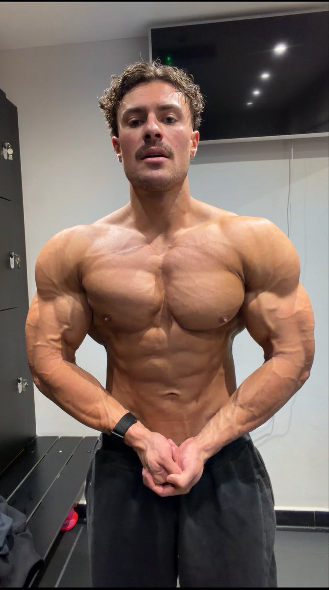AlphaJames_'s tweet photo. Bow down to your god https://t.co/QIFTgww3K1