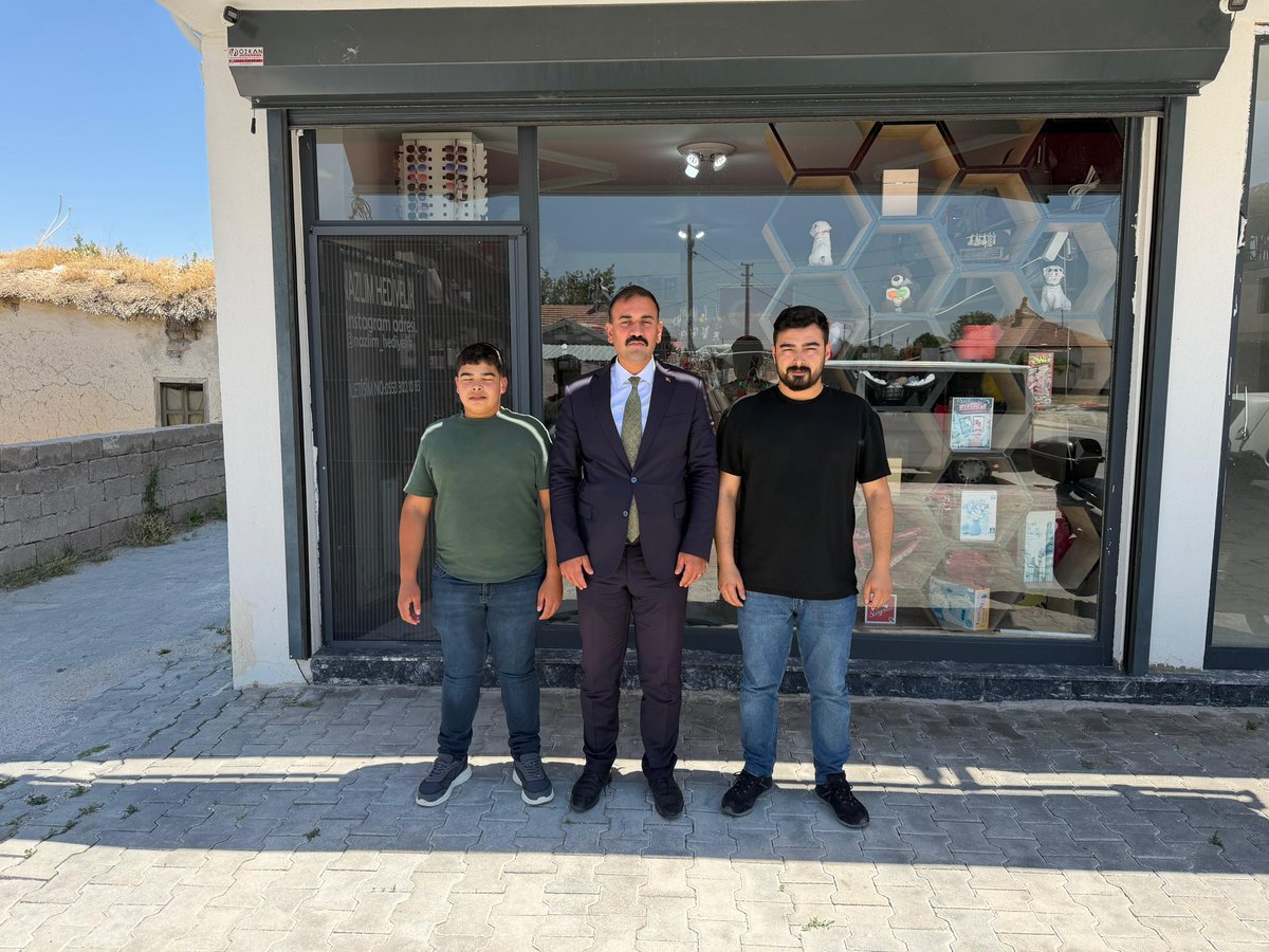TC_sultanhani's tweet photo. Kaymakamımız Sn.Bilal GÖKSUN, veda ziyaretleri kapsamında şehit ailelerimizi ve gazilerimizi ziyaret etti.

Sayın Kaymakamımız, şehit ailelerimiz ve gazilerimizin her zaman baş tacı olduğunu ifade ederek kendilerine sağlık, huzur ve esenlik temennilerinde bulundu. https://t.co/sqax3nHWre