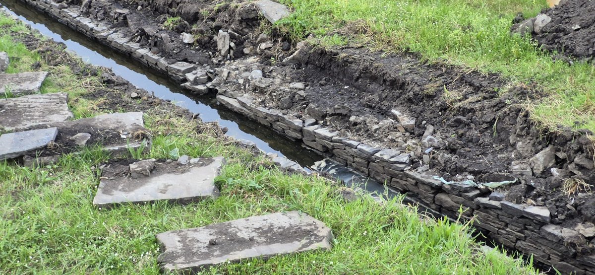 rayofoghlu's tweet photo. Repair of old field drains made from flagstones.

#miltown
#willieweek https://t.co/0XE4NiFb11
