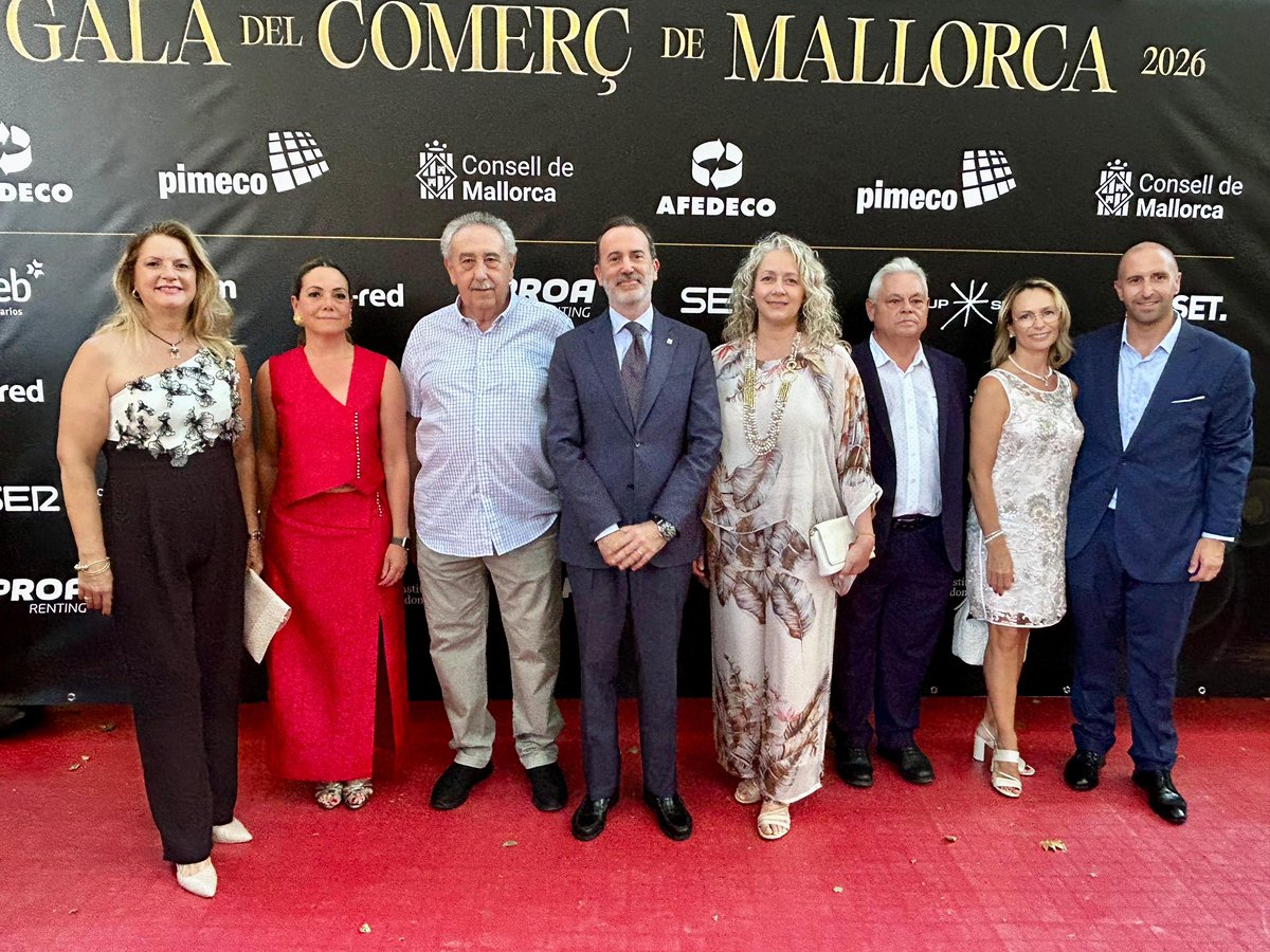 ParlamentIB's tweet photo. El president Gabriel Le Senne (@glesenne), ha assistit a la Gala del Comerç de Mallorca 2026, organitzada per @PIMECOmll i @AFEDECO.
A l’acte s’ha reconegut la trajectòria i contribució d'autònoms, petits i mitjans empresaris al desenvolupament econòmic i comercial de Mallorca. https://t.co/smmOpvNcWN