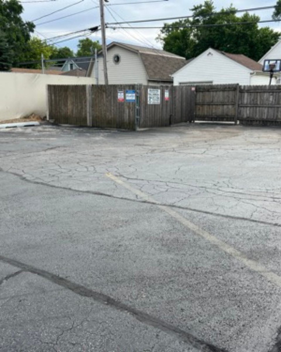 MokenaLotClean's tweet photo. A clean exterior helps create a memorable first impression for those getting ahead of holiday weekend shopping.
#curbappeal #parkinglotmaintenance #walkwaymaintenance #sidewalksweeping #propertyupkeep #groundsmaintenance #propertymanagementservices #littercleanup #portering #outdoormaintenance