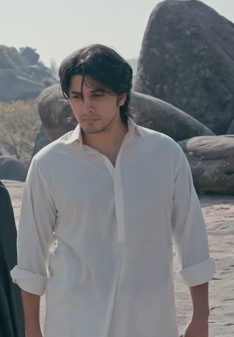 thomitus_'s tweet photo. me ??????? obsessed ???????? with sarbuland khan ???????? yes.
~ #Zanjeerain • #Sarbiya ~ https://t.co/EhWmnxcq3T