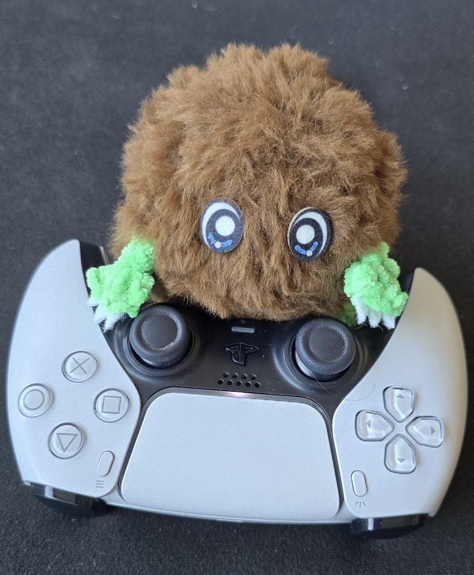 StarTrauni's tweet photo. I crocheted Kuriboh 💚🤎 https://t.co/pVbGLj6pyI