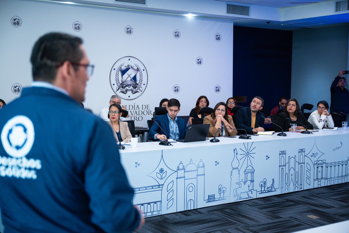 alcaldia_ss's tweet photo. La unión entre la Alcaldía, las universidades y la ciudadanía demuestra que, trabajando juntos, seguimos construyendo una capital más limpia. 

Los buenos salvadoreños no ensucian. https://t.co/S4ey9atB4M