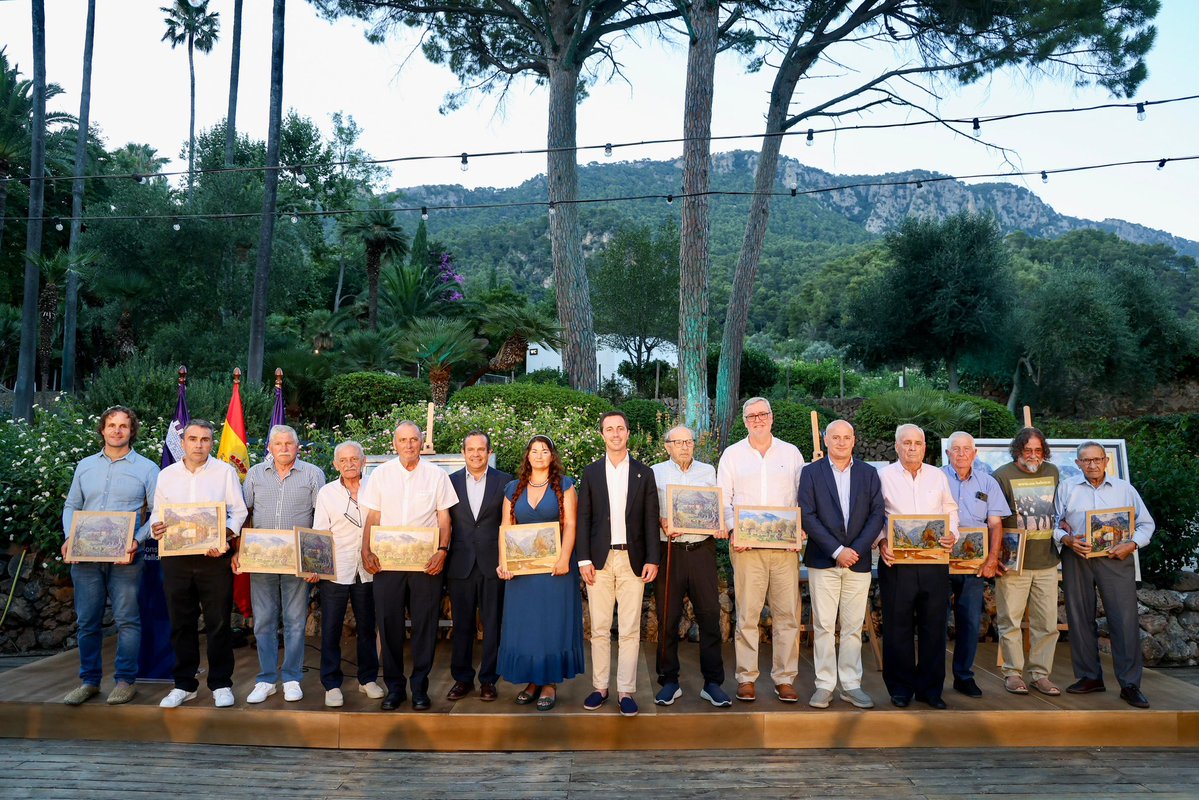 Ll_Galmes's tweet photo. Avui hem commemorat el 15è aniversari de la declaració de la Serra de Tramuntana com a Patrimoni Mundial de la @UNESCO amb un homenatge a dotze persones que representen tantes generacions de mallorquins que, amb esforç, estima i dedicació, han modelat aquest paisatge únic.

La Serra és història viva de la nostra gent, dels seus oficis, del seu patrimoni i de la seva manera d'entendre la terra. Per això, aquest aniversari havia de ser, sobretot, un tribut a totes les persones que han fet possible que avui el món admiri aquest llegat.

Des del @ConselldeMca continuam fent una aposta decidida per la
@SdeTramuntana, amb més recursos, més suport als municipis, als pagesos i als propietaris, i impulsant la futura Llei Serra perquè aquest patrimoni continuï viu, preservat i ple de futur.

Gràcies als dotze homenatjats i a totes les persones que, dia rere dia, deixau la vostra pinzellada en aquest paisatge que és orgull de Mallorca.