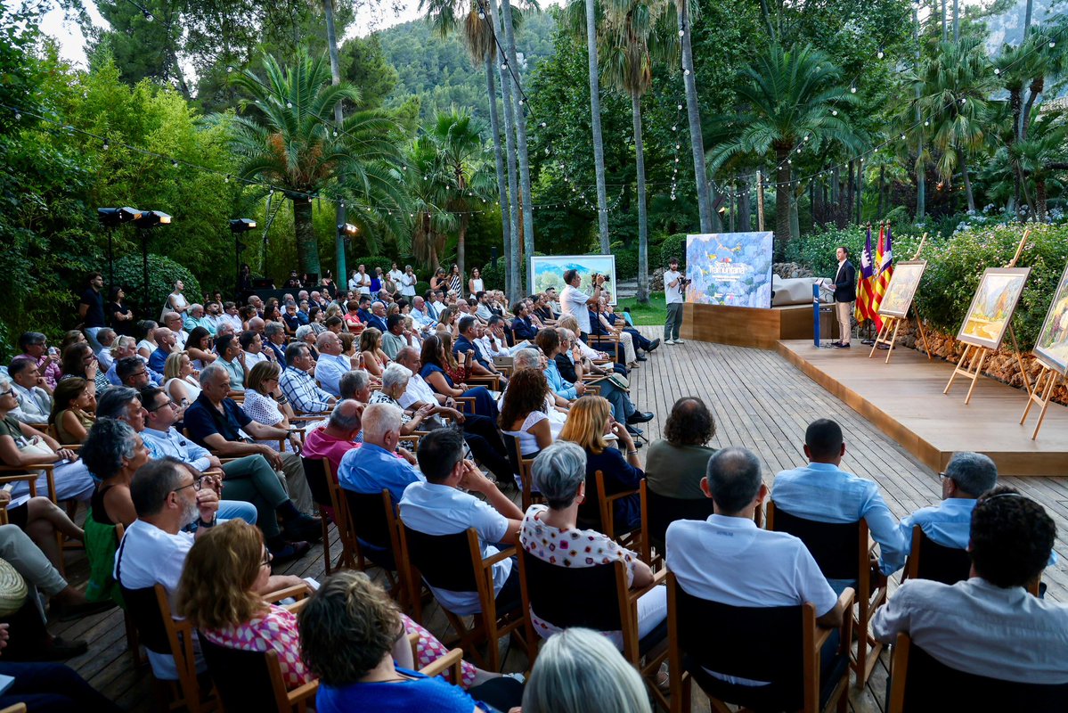 Ll_Galmes's tweet photo. Avui hem commemorat el 15è aniversari de la declaració de la Serra de Tramuntana com a Patrimoni Mundial de la @UNESCO amb un homenatge a dotze persones que representen tantes generacions de mallorquins que, amb esforç, estima i dedicació, han modelat aquest paisatge únic.

La Serra és història viva de la nostra gent, dels seus oficis, del seu patrimoni i de la seva manera d'entendre la terra. Per això, aquest aniversari havia de ser, sobretot, un tribut a totes les persones que han fet possible que avui el món admiri aquest llegat.

Des del @ConselldeMca continuam fent una aposta decidida per la
@SdeTramuntana, amb més recursos, més suport als municipis, als pagesos i als propietaris, i impulsant la futura Llei Serra perquè aquest patrimoni continuï viu, preservat i ple de futur.

Gràcies als dotze homenatjats i a totes les persones que, dia rere dia, deixau la vostra pinzellada en aquest paisatge que és orgull de Mallorca.