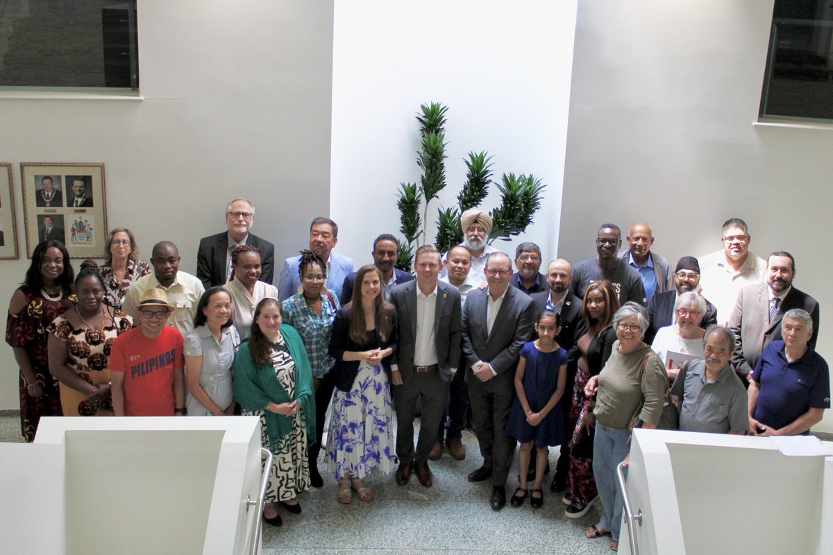 douglasdowney's tweet photo. Listening to cultural communities across the region.

It was great to join @BramptonGraham, @Andrea_Khanjin &amp; @NigussieAdamu in #Barrie for a meaningful discussion with cultural communities about how we can continue supporting them and strengthening diversity across the region. https://t.co/l3jDFpyA6p