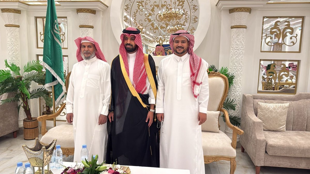 ALHamda1437's tweet photo. في ليلة بهيجة ازدانت تبوك الورد بـ #آل_حمده وضيوفهم الكرام في حفل زفاف الشاب
حسين بن محمد بن أحمد الجراوين العيسي 
بارك الله له وبارك عليه وجمع بينهما في خير https://t.co/xwyrpBJdTD