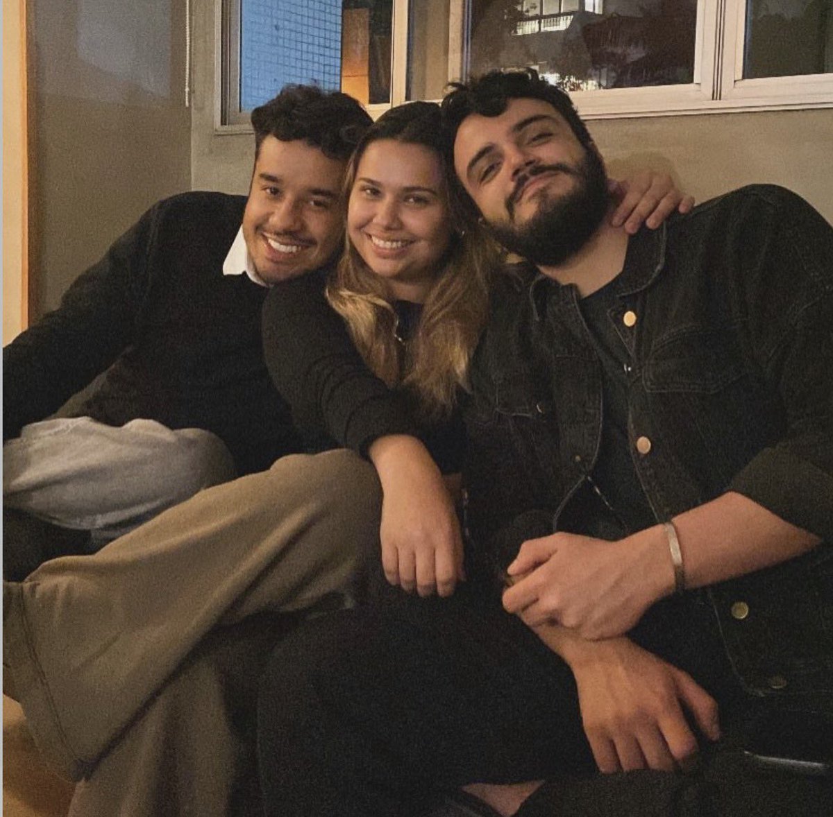 MariliaMDailyBr's tweet photo. Foto de Marina Versos, Daniel Haidar e Luccas Oliver, que vão interpretar a eterna amizade de Marília Mendonça com Henrique e Juliano no filme da cantora. https://t.co/dSvJ9NlJkP