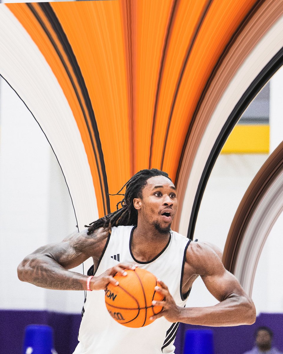 ecubasketball's tweet photo. Hoopin🏴‍☠️🏀

#GoPirates https://t.co/q6iIrX7mXC