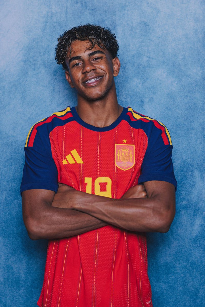 ActuFoot_'s tweet photo. 🚨 Jules Koundé 🇫🇷 répond à Lamine Yamal 🇪🇸 !

« Être favori dans une compétition, ÇA NE VEUT PAS DIRE GRAND-CHOSE. ❌ 

C'est vrai que les dernières rencontres contre l'Espagne ne se sont pas passées comme on le voulait... 

JE GARDE ÇA DANS UN COIN DE MA TÊTE. »

🎙️ conf. de presse