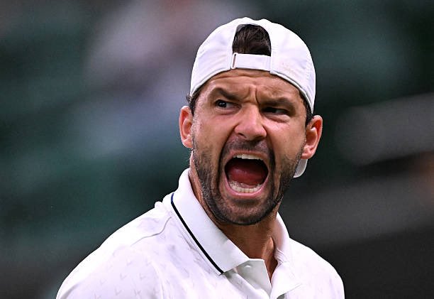 jmgmoron's tweet photo. G R I G O R   D I M I T R O V ⭐️ 

Es absolutamente increíble lo de este hombre.

Había salido del Top 100. No podía ganar ningún partido tras la grave lesión del año pasado…

Y llega a #Wimbledon y vuelve a demostrar por qué el año pasado estuvo a nada de ganar a Sinner.

Ha ganado a Mensik en una actuación MEMORABLE.

Me rindo a los pies del búlgaro. Qué tenista, por el amor de Dios.