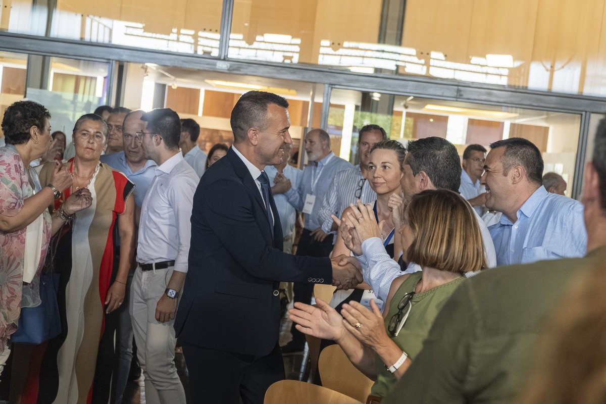 Vicente_Mompo_'s tweet photo. Les diputacions tenen per davant un gran repte: continuar sent útils als qui més les necessiten.

Hui, en el II Fòrum de Diputacions, Cabildos i Consells del @ppopular, celebrat en Castelló, he compartit l'experiència de la @dipvalencia en matèria de simplificació administrativa.

Estic convençut que el verdader municipalisme no se mesura només per les inversions que fem, sinó per la nostra capacitat per a facilitar el treball dels ajuntaments. Cada tràmit que simplifiquem, cada procediment que agilitzem i cada servici que gestionem és temps que retornem a les alcaldesses i alcaldes per a dedicar-se a lo realment important: millorar la vida dels seus veïns.