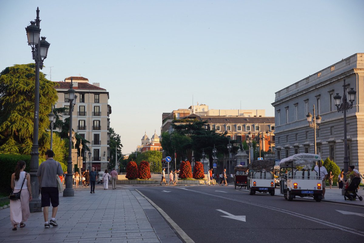 jeeyeeeeel09's tweet photo. madrid is so beautiful. 

will definitely go back here but not in summer 😂 https://t.co/ngRb4U1EXL