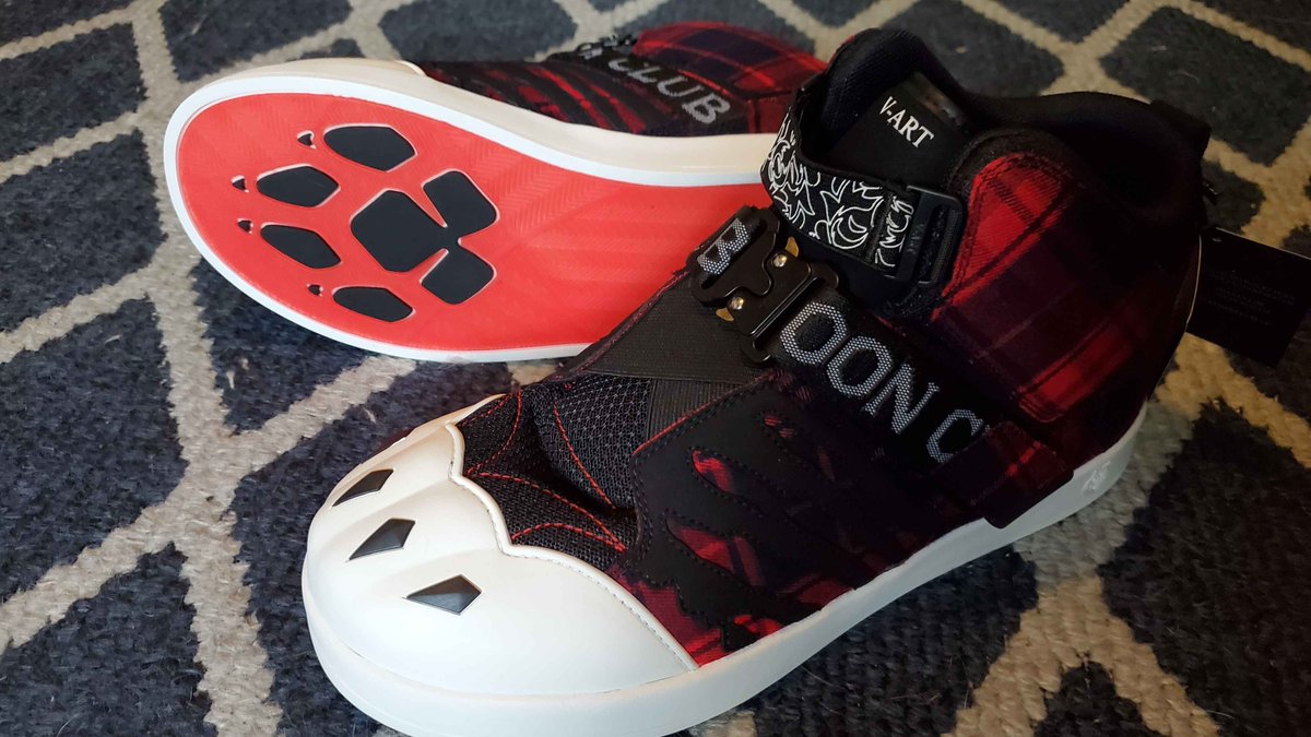 CoboldFox's tweet photo. My werewolf shoes from V-Art finally came! https://t.co/7e2wj1syav