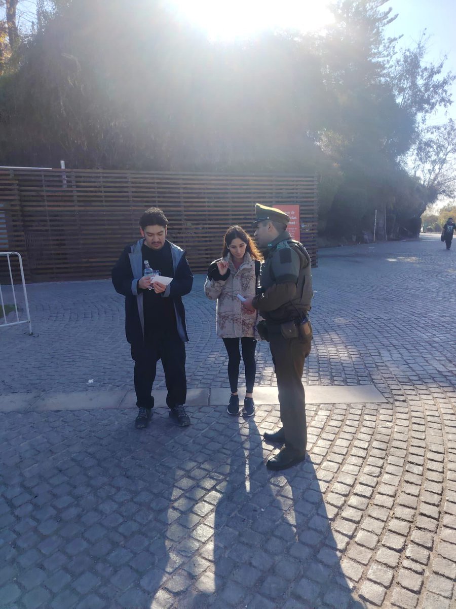 CarabPrOriente's tweet photo. Providencia
@CarabMicc de la 19ª Comisaría realiza difusion preventiva por delitos de robo por sorpresa, entregando información de medidas de autocuidado en el interior Parque metropolitano.
#Prevención #Providencia #MICC #CarabinerosDeTodos
@Carabdechile @Muni_provi https://t.co/HoQMuT5ORu