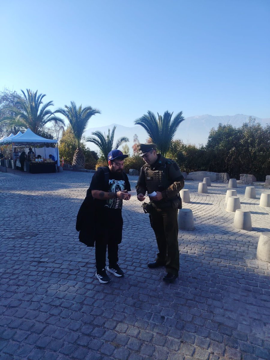 CarabPrOriente's tweet photo. Providencia
@CarabMicc de la 19ª Comisaría realiza difusion preventiva por delitos de robo por sorpresa, entregando información de medidas de autocuidado en el interior Parque metropolitano.
#Prevención #Providencia #MICC #CarabinerosDeTodos
@Carabdechile @Muni_provi https://t.co/HoQMuT5ORu
