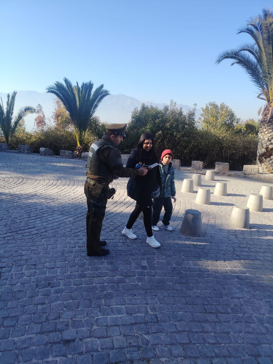 CarabPrOriente's tweet photo. Providencia
@CarabMicc de la 19ª Comisaría realiza difusion preventiva por delitos de robo por sorpresa, entregando información de medidas de autocuidado en el interior Parque metropolitano.
#Prevención #Providencia #MICC #CarabinerosDeTodos
@Carabdechile @Muni_provi https://t.co/HoQMuT5ORu