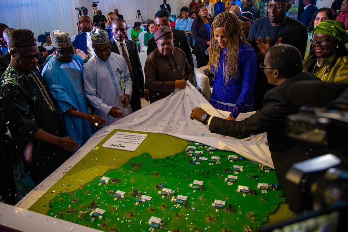 JosephOTegbe's tweet photo. We launched the AMP Nigeria Pilot Project today with REA, UNDP &amp; GEF: 23 mini-grids, 15 states, 50,000+ Nigerians powered. Phase 2 will do more

Renewable energy isn’t an alternative to our grid, it’s part of it. Better power is coming!
#LightUpNigeria 
#BetterPower 
#RenewedHope https://t.co/4Zkq9YSESW