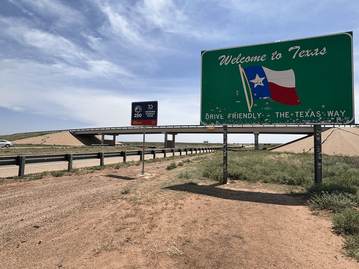 TxDOTAmarillo's tweet photo. CELEBRATING USA'S 250th ANNIVERSARY! 🥳

Check out the commemorative signs, celebrating the USA's 250th anniversary that TxDOT crews set up on I-40 at the Travel Information Center and Texas state line! 🇺🇸 🇺🇸 🇺🇸

Happy 250th anniversary USA! 😎

#TxDOT #America250 https://t.co/fdYYQJijzT