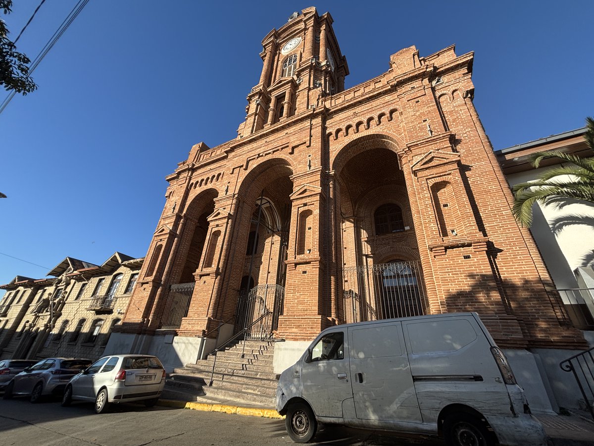 GOREValparaiso's tweet photo. El @gorevalparaiso recibió a funcionarias/os de distintos Gobiernos Regionales del país en una visita a la Iglesia y Convento San Francisco del Barón, para compartir experiencias de inversión pública y gestión territorial fortaleciendo las capacidades de los GORES https://t.co/AT3HeL7a2A