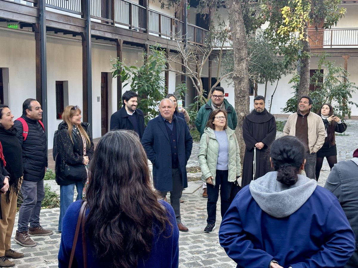 GOREValparaiso's tweet photo. El @gorevalparaiso recibió a funcionarias/os de distintos Gobiernos Regionales del país en una visita a la Iglesia y Convento San Francisco del Barón, para compartir experiencias de inversión pública y gestión territorial fortaleciendo las capacidades de los GORES https://t.co/AT3HeL7a2A