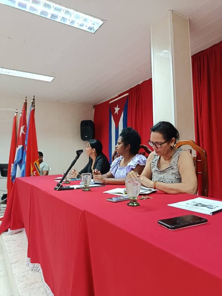 CNCTVGranma's tweet photo. La @granma_ujc desarrolla Pleno Provincial, un espacio de análisis y proyección del trabajo de la organización. Entre los principales temas están el Plan de Actividades para el #VeranoConMiGente 2026 y la implementación de la Red Juvenil Comunitaria en #Granma. 
Fte/UJC Granma https://t.co/lcalkCryl3