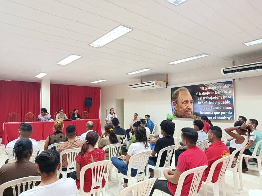 CNCTVGranma's tweet photo. La @granma_ujc desarrolla Pleno Provincial, un espacio de análisis y proyección del trabajo de la organización. Entre los principales temas están el Plan de Actividades para el #VeranoConMiGente 2026 y la implementación de la Red Juvenil Comunitaria en #Granma. 
Fte/UJC Granma https://t.co/lcalkCryl3